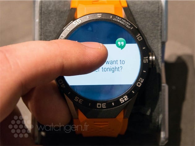 La Carrera Connected utilise Android Wear. L'écran est bien défini et suffisamment large pour permettre une manipulation aisée. Au poignet, la montre est très légère, boîte en titane oblige.