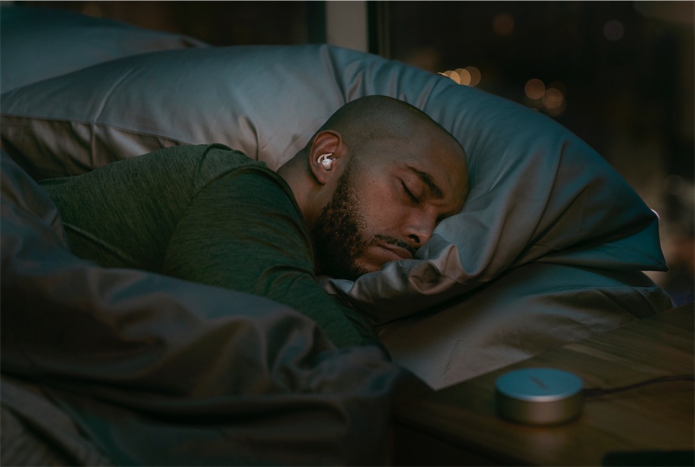 Est-il dangereux de dormir avec ses écouteurs ?